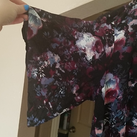 Floral patterned blouse - Picture 3 of 3